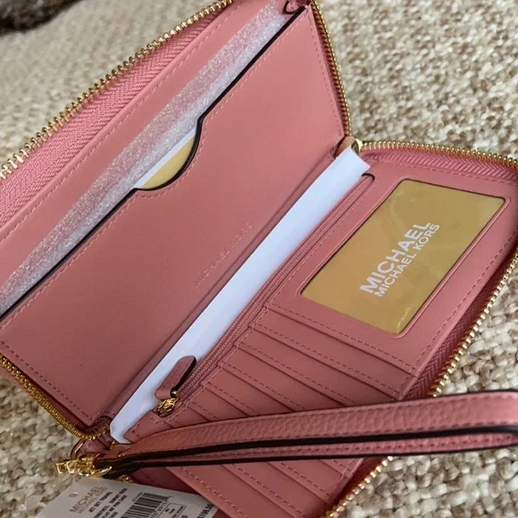 Michael Kors Jet Set Travel LG Flat MF Phone Case - Picture 4 of 15